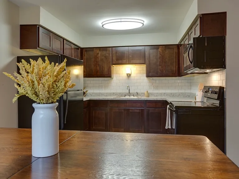 Sterling Hill Apartments — Photo 6