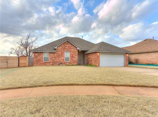 319 S Castle Rock Cir Ln, Mustang, OK 73064
