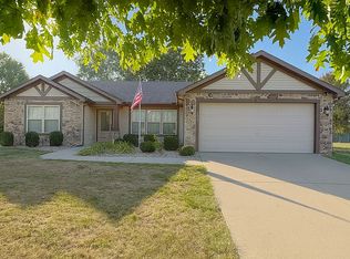 1004 Hawthorne Dr, Charleston, IL