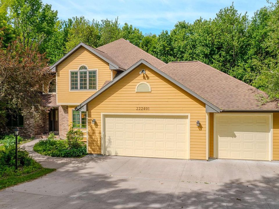 1st image of 222401 BLUEBELL LANE