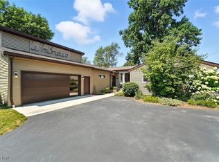 1088 Lake Rd, Conneaut, OH 44030