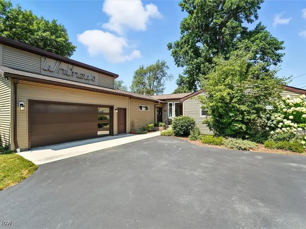 1088 Lake Rd, Conneaut, OH 44030