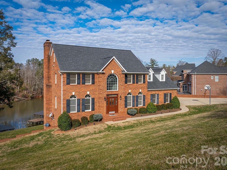 1st image of 46 Mariners Point Ln