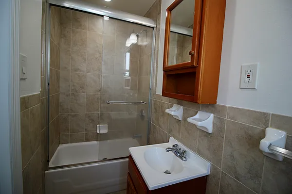 Rented by Hagstrom Management Inc | media 28