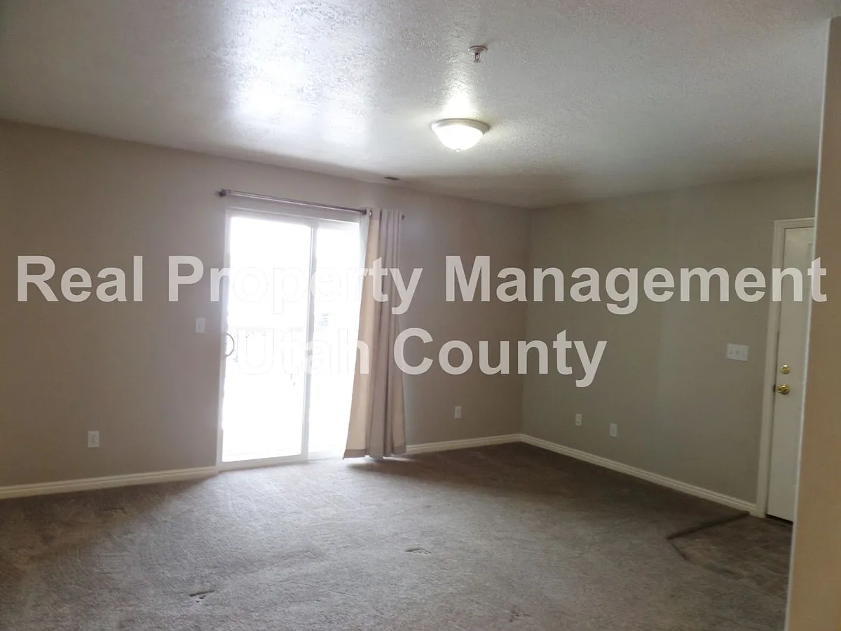 Building Photo - 3397 E Ridge Route Rd #6