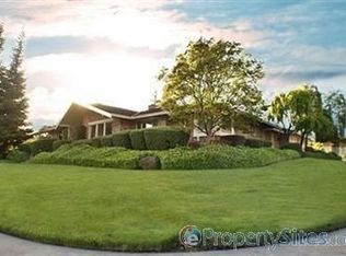 3321 American River Dr, Sacramento, CA 95864