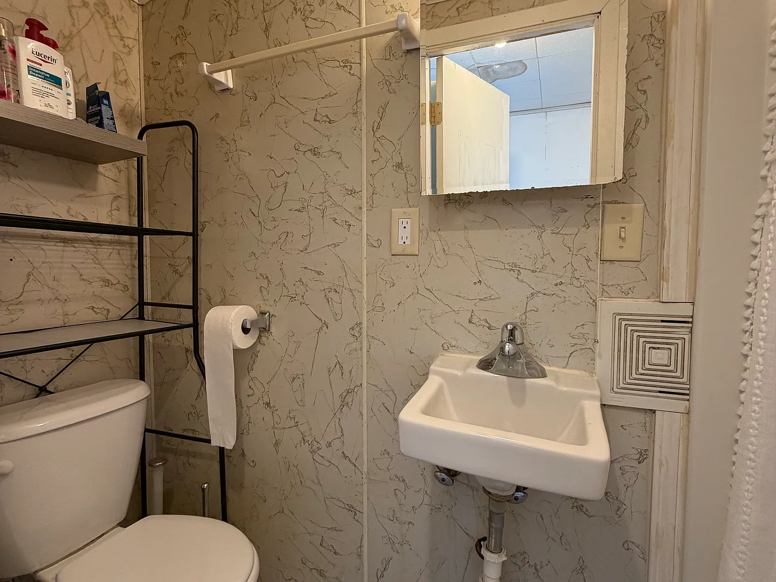 1 bed, 220 sqft, $650 — Photo 4