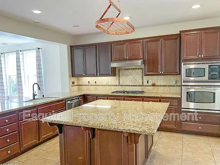 13735 Blue Ridge Way — Photo 11