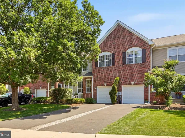 53 Dispatch Dr, Washington Crossing, PA 18977