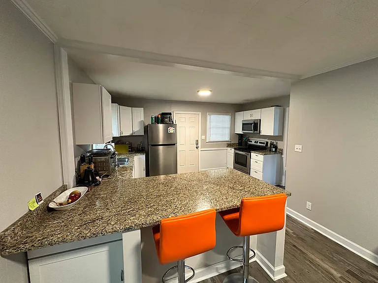 200 Skyview Dr — Photo 3