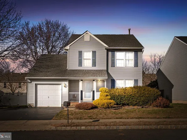 8 Sunflower Ln, Hamilton, NJ 08620