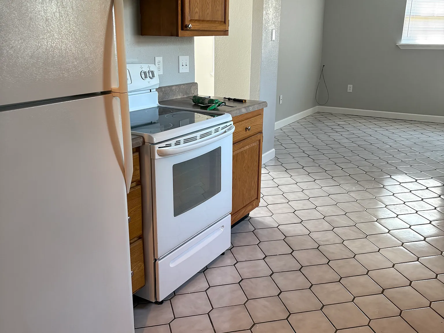 3 bed, 1.5 bath, 1274 sqft, $1,200 — Photo 2