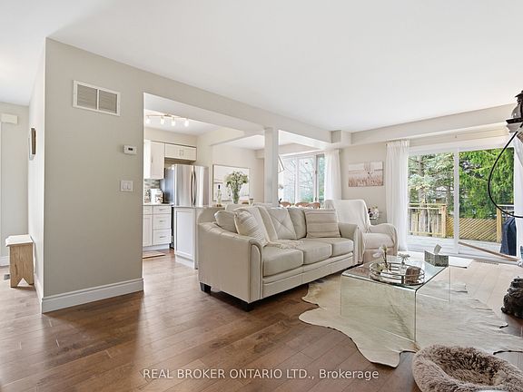 3rd image of 941 Gordon St #11