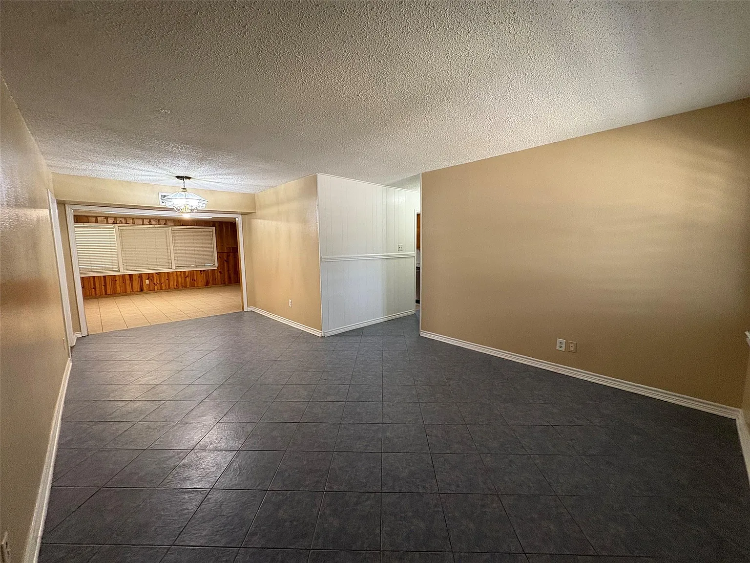 3 bed, 1.5 bath, 1743 sqft, $2,300 — Photo 4