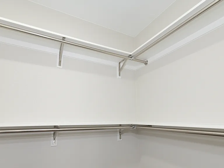 21 Fitzsimons — Photo 9