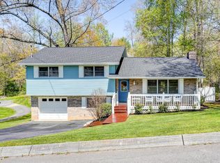 102 Poplar Grove Rd, Johnson City, TN 37601