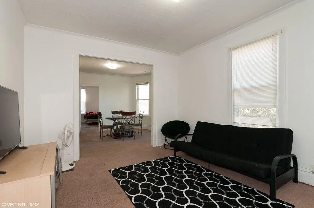 2 bed, 950 sqft, $1,500 — Photo 2