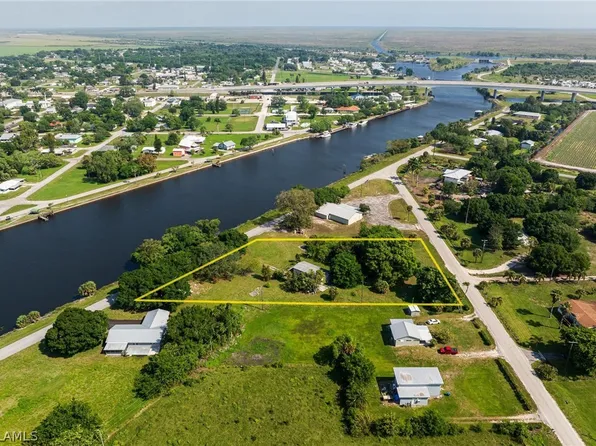 1429 River Rd, Moore Haven, FL 33471
