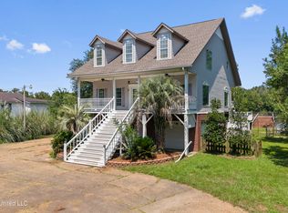 1813 Pascagoula River Rd, Moss Point, MS 39562