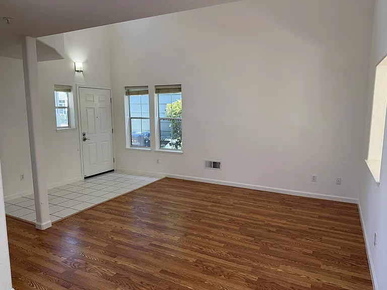 1317 Yarmouth Ter — Photo 6