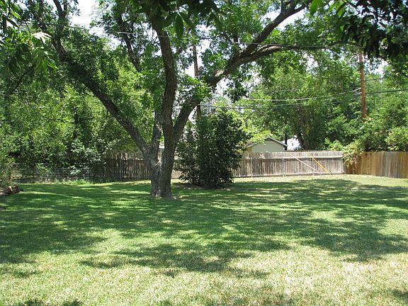fully fenced back yard
