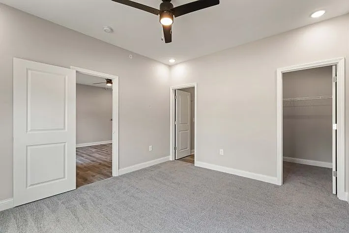 Adelyn Apartments — Photo 17