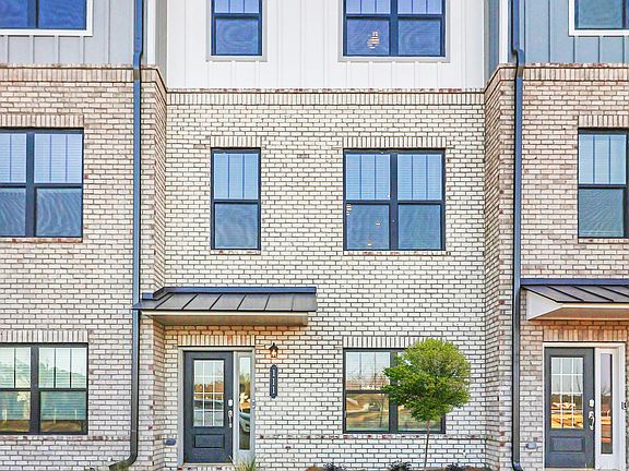 Encore Townhomes Applause 4