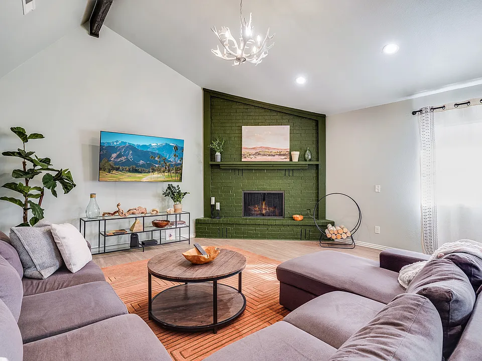 405 SW 11th St