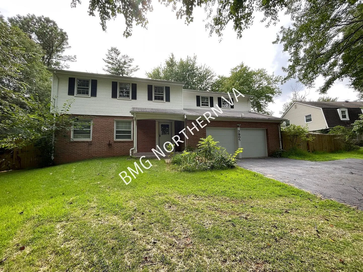 Exceptional Spacious 6 BR / 3 BA Home In The Sought-After Community of McLean — Photo 2