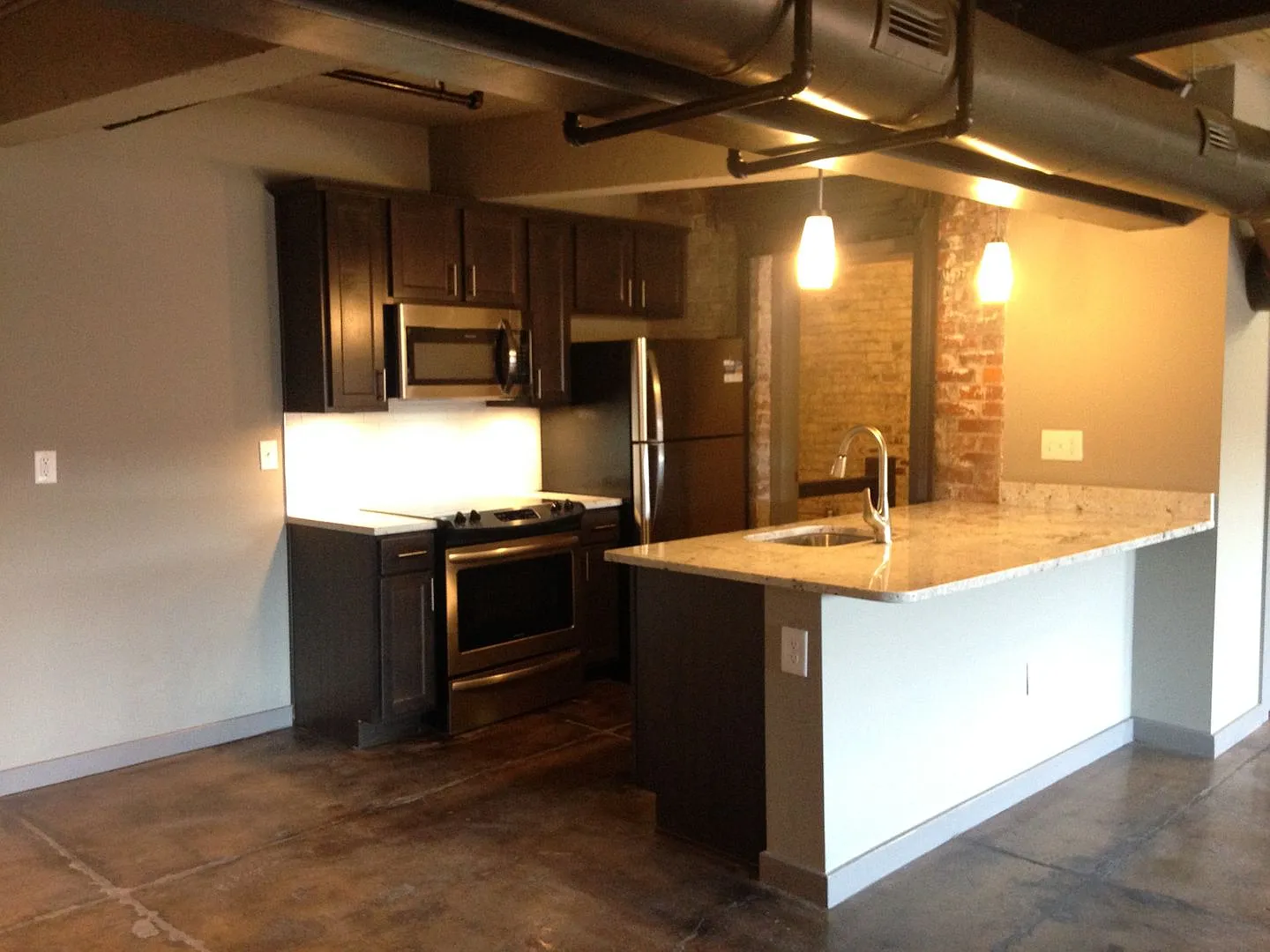 River Lofts West — Photo 2