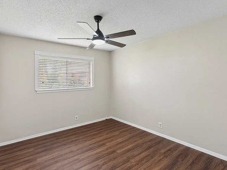 105 Wisteria Ct — Photo 17