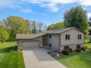 2800 Zanzibar Ln N, Plymouth, MN 55447