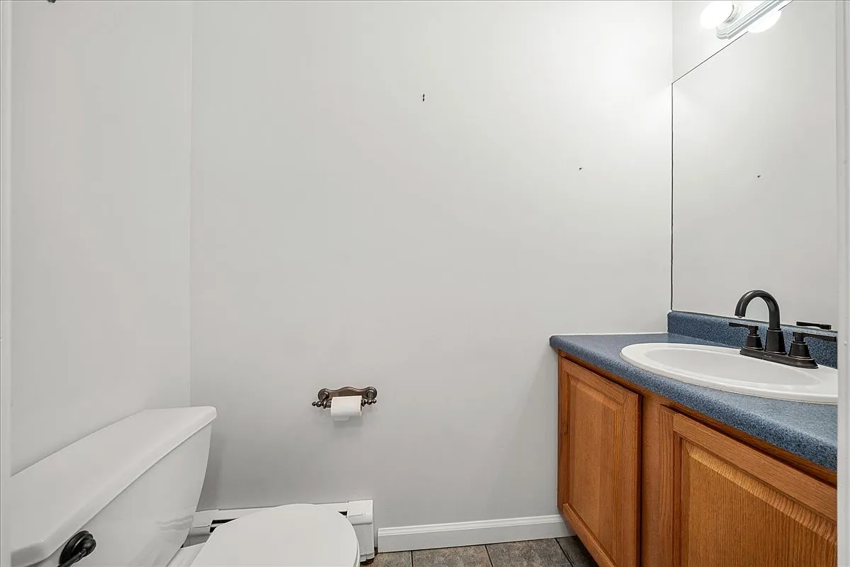 4 bed, 2.5 bath, 2352 sqft, $3,800 — Photo 4