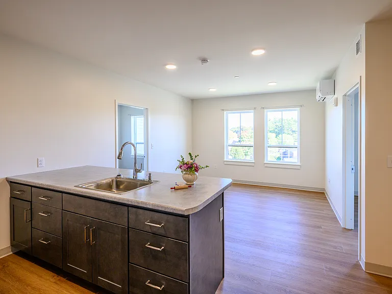 520 Centre St — Photo 4