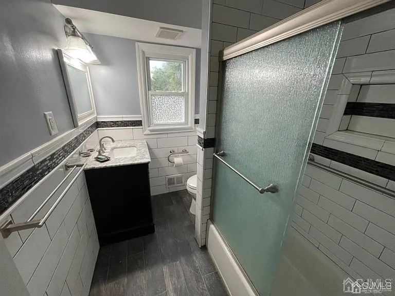 210 Runyon Ave — Photo 12