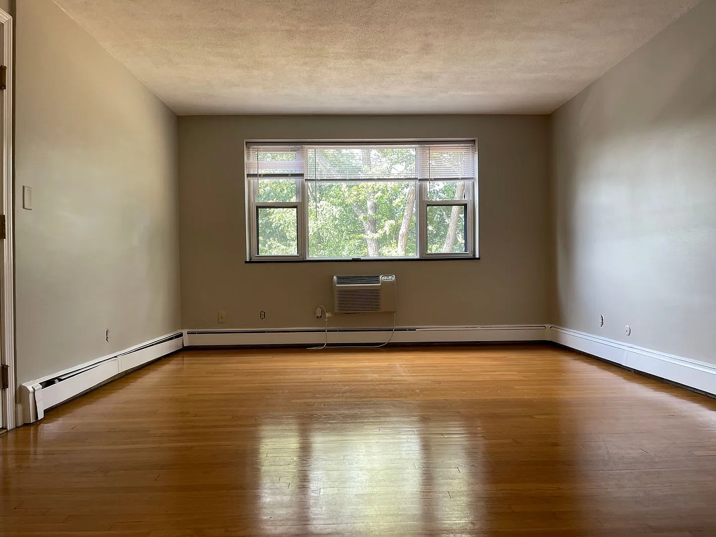 Free Month & No Fee Spacious Top Floor Parking And Utilities Inc, Right In Front Of The Train.. E... — Photo 1