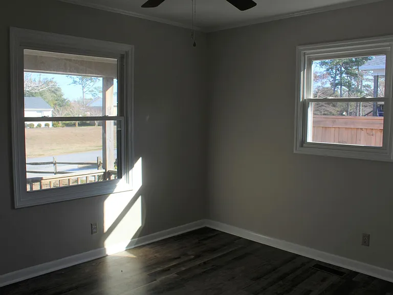 204 Florida Ave — Photo 8