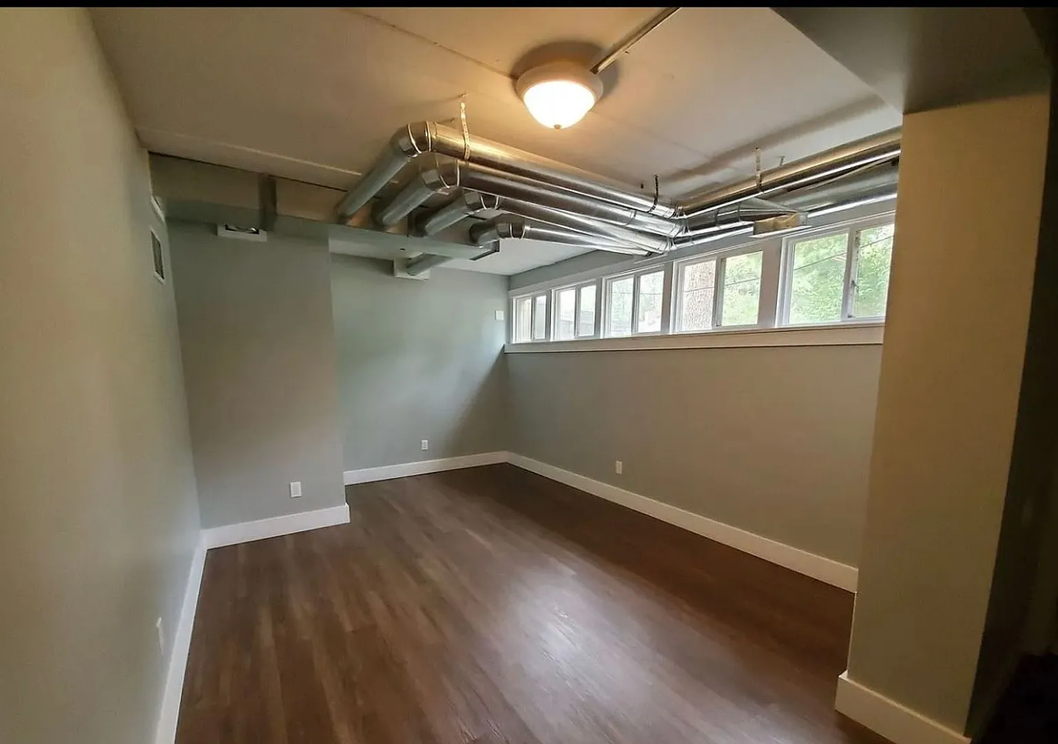 Spacious 6BR/3BA Home Walk to IU Campus! — Photo 3