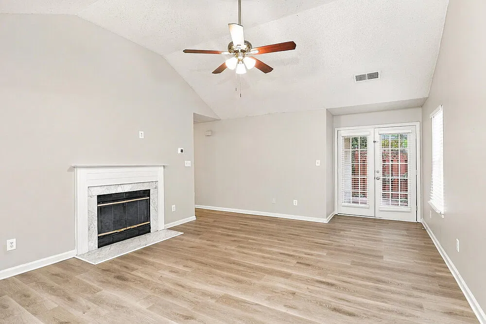 3 bed, 2.0 bath, 1210 sqft, $1,770 — Photo 4
