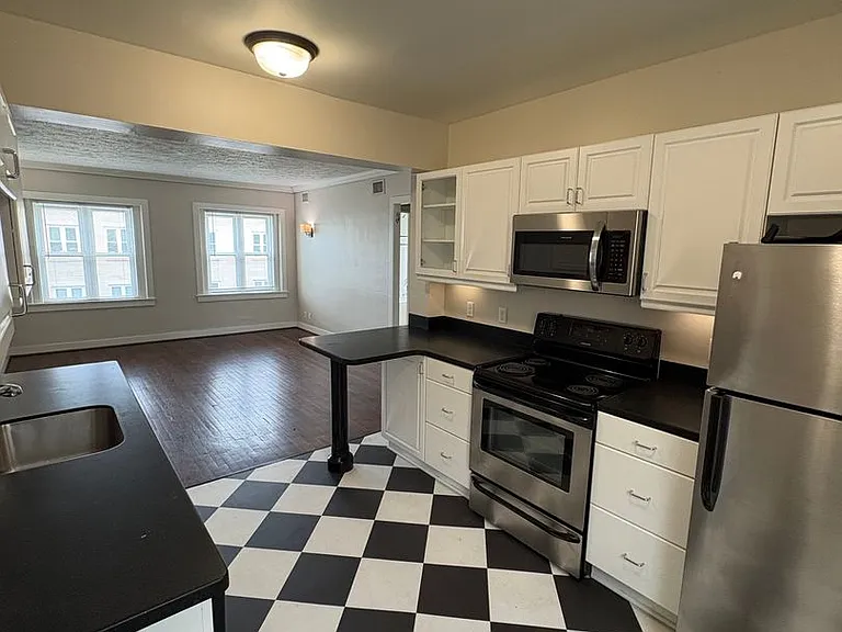 3910 Cass St — Photo 1