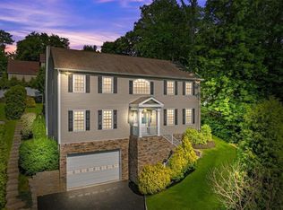 405 Swanson Dr, Thornwood, NY 10594