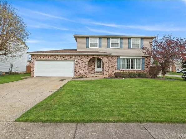62 Colonial Manor Ct, West Seneca, NY 14224