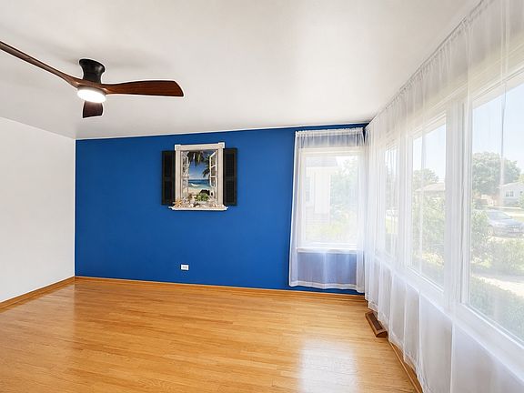 3rd image of 5009 N Ozark Ave