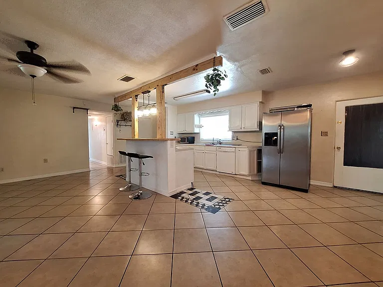 4006 Bayfront Pkwy — Photo 3