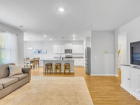 4th image of 100 Spillway Court