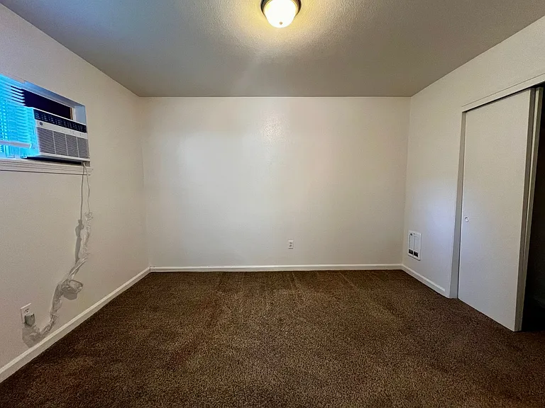 211 S 10th Ave — Photo 9