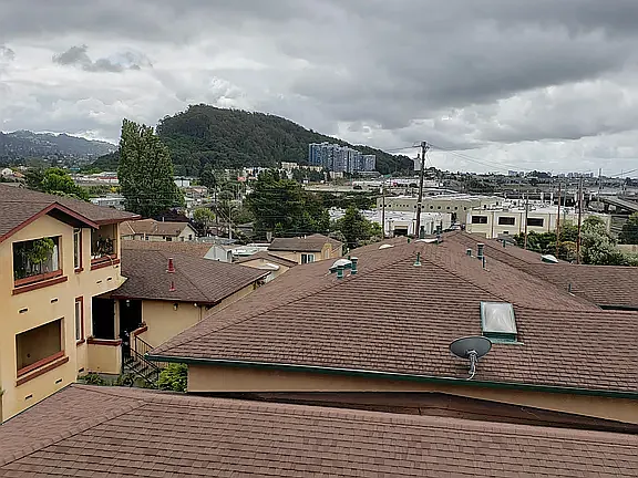 Sunset Vista Apartments — Photo 4