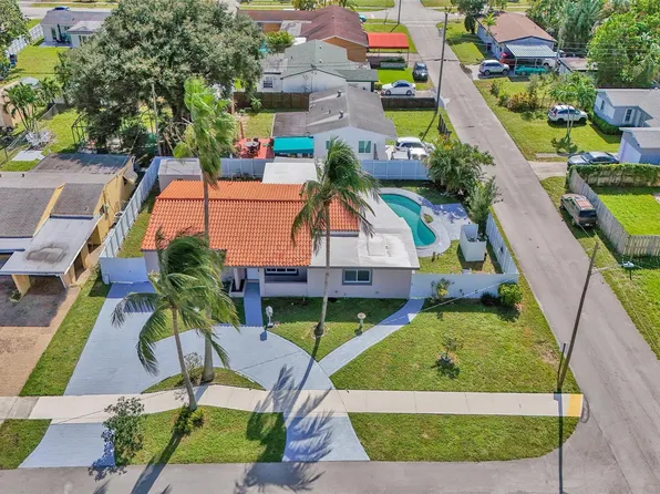 2424 Wiley Street, Hollywood, FL 33020