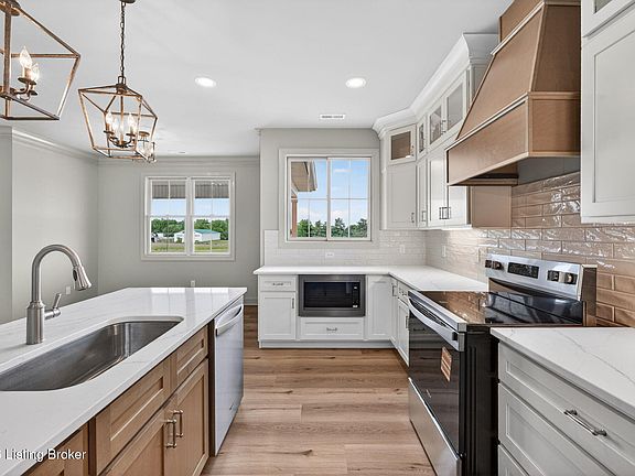 3rd image of 1018 Cordy Ln
