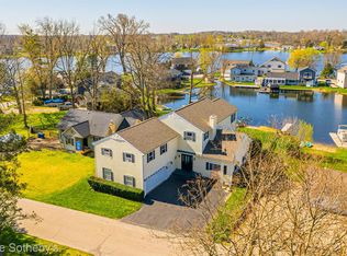9355 Buckingham St, White Lake, MI 48386